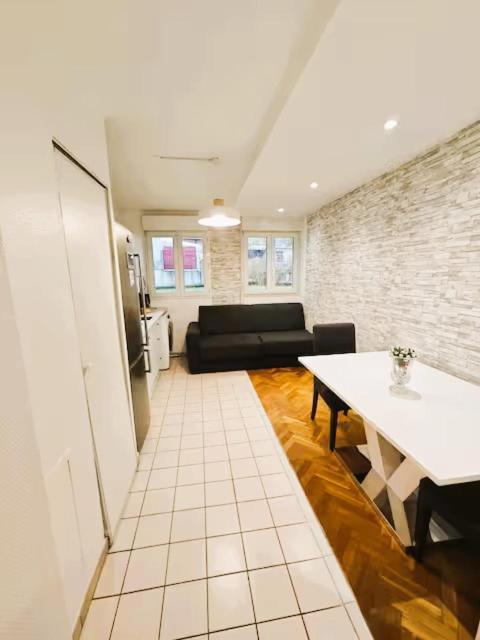Mini-Studio Avec Kitchenette Ou Chambre Confort Avec Frigo Et Tv - Parking En Option Sur Resa ! Chaville Exterior foto